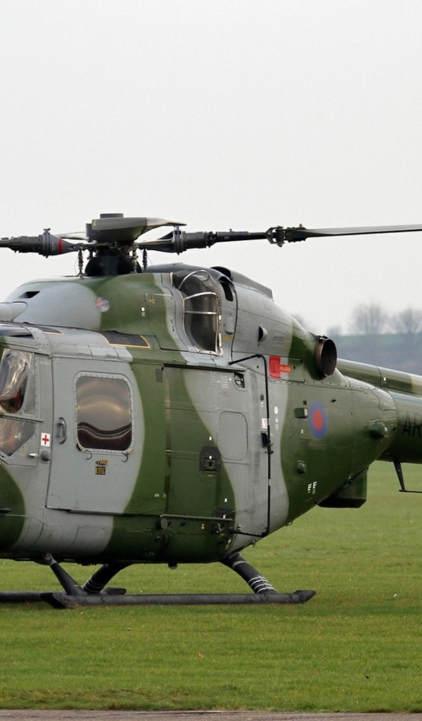 Медицинский вертолет в камуфляжной раскраске