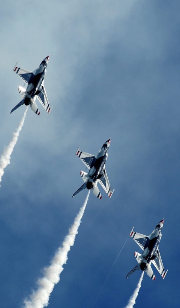 Самолеты взлетают вертикально вверх