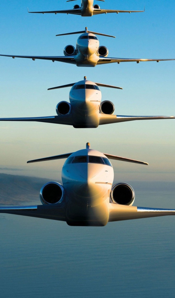 Ровный строй самолетов