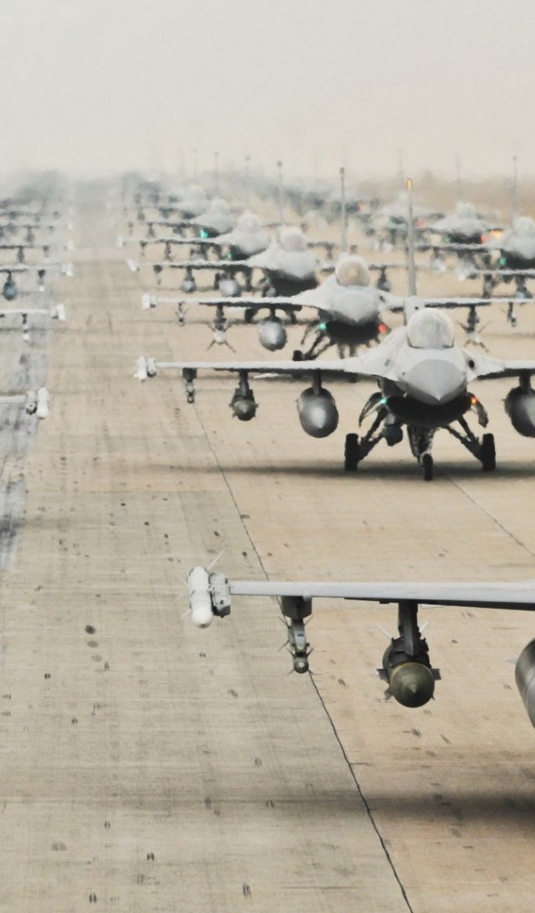 Отряды истребителей на аэродроме