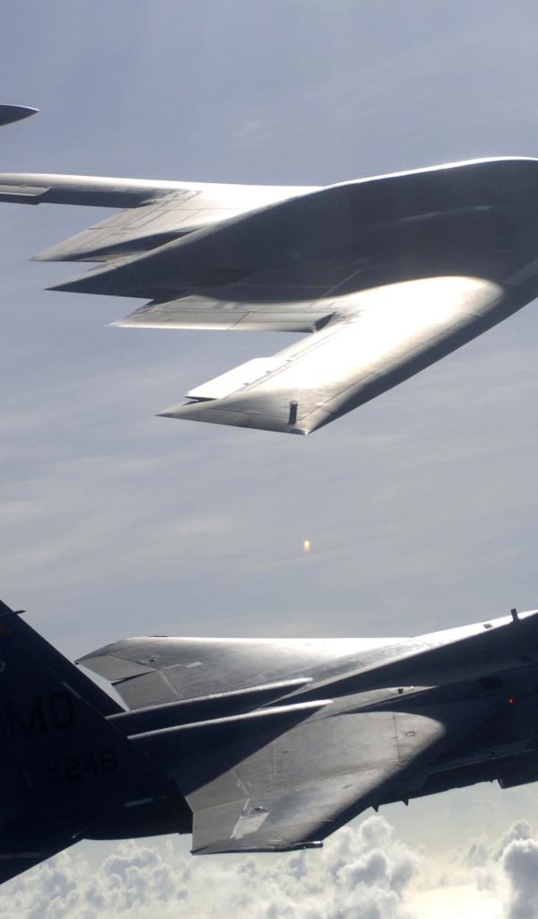 Самолеты    F-15e  и B-2