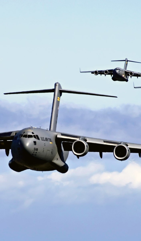 Три транспортных самолета C-17 Globmaster