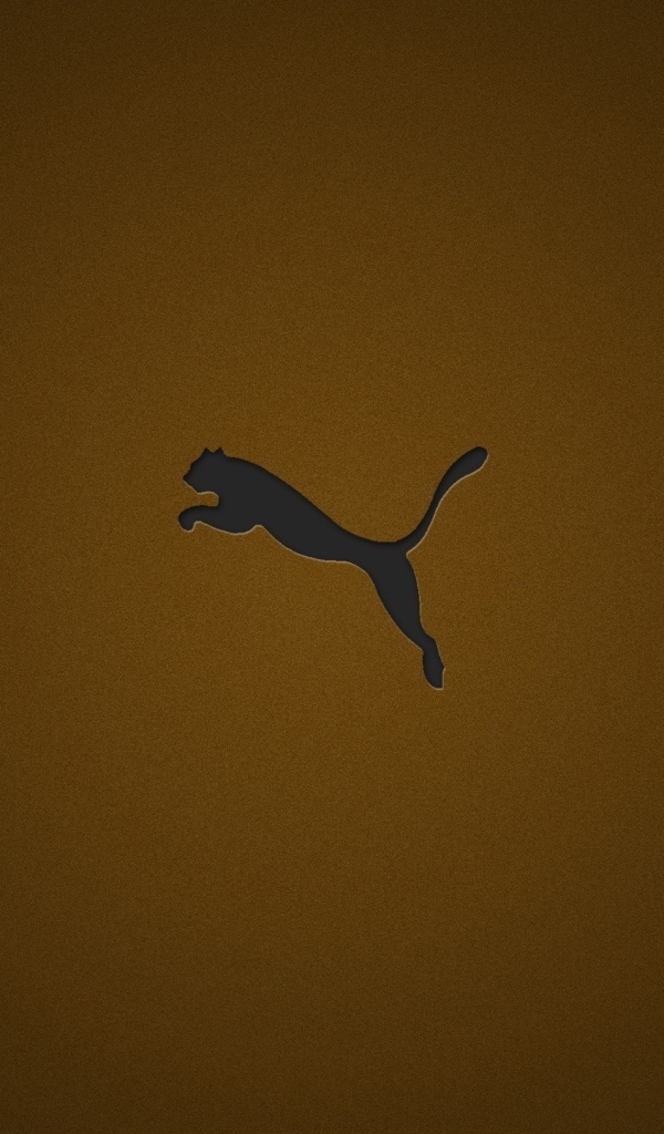 Логотип фирмы Пума на коричневом фоне