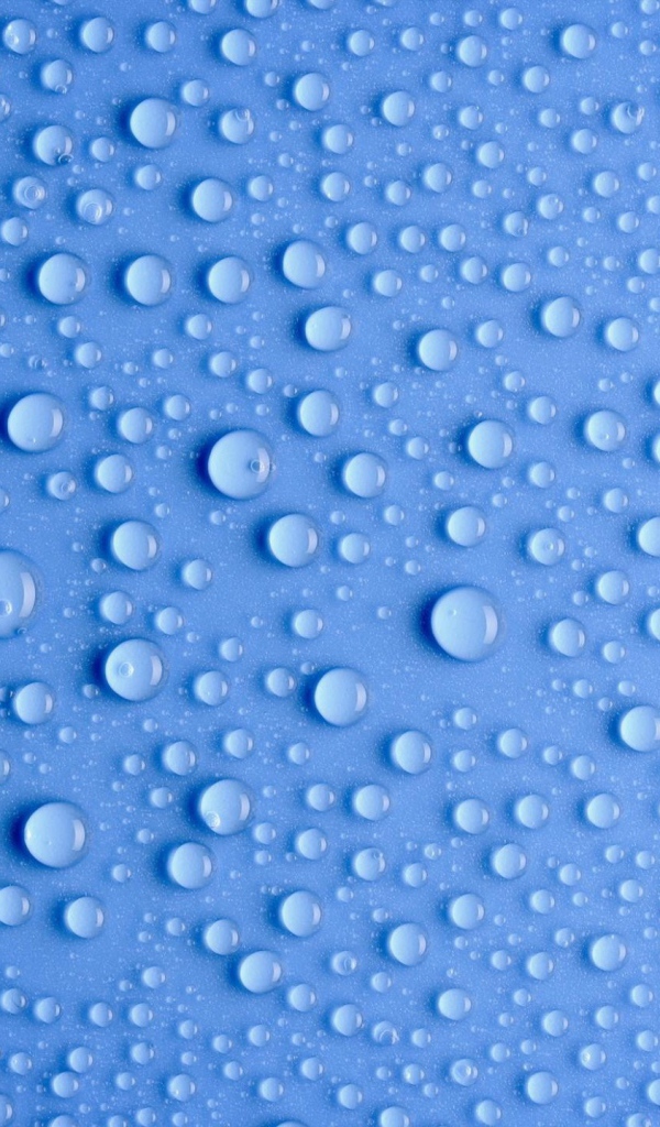 Конденсат на голубом фоне