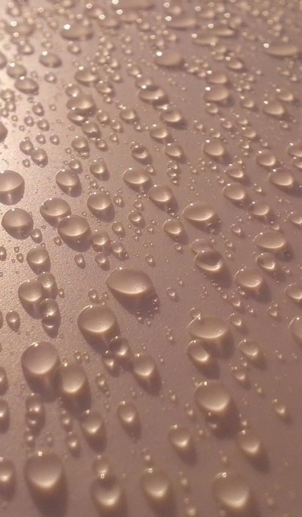 Конденсат на светлой поверхности