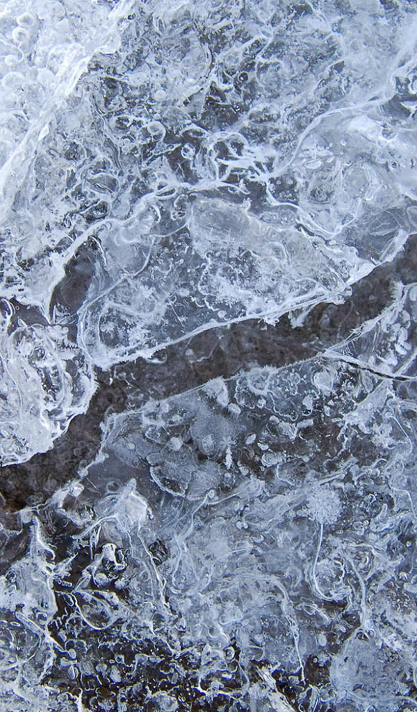 Треснутый лед