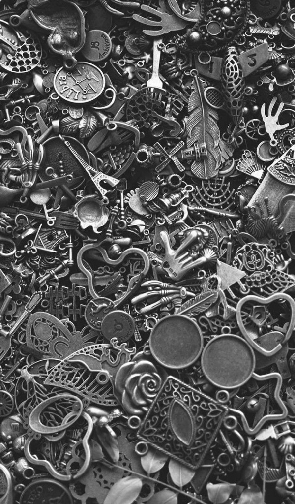 Детали из железа, серый фон