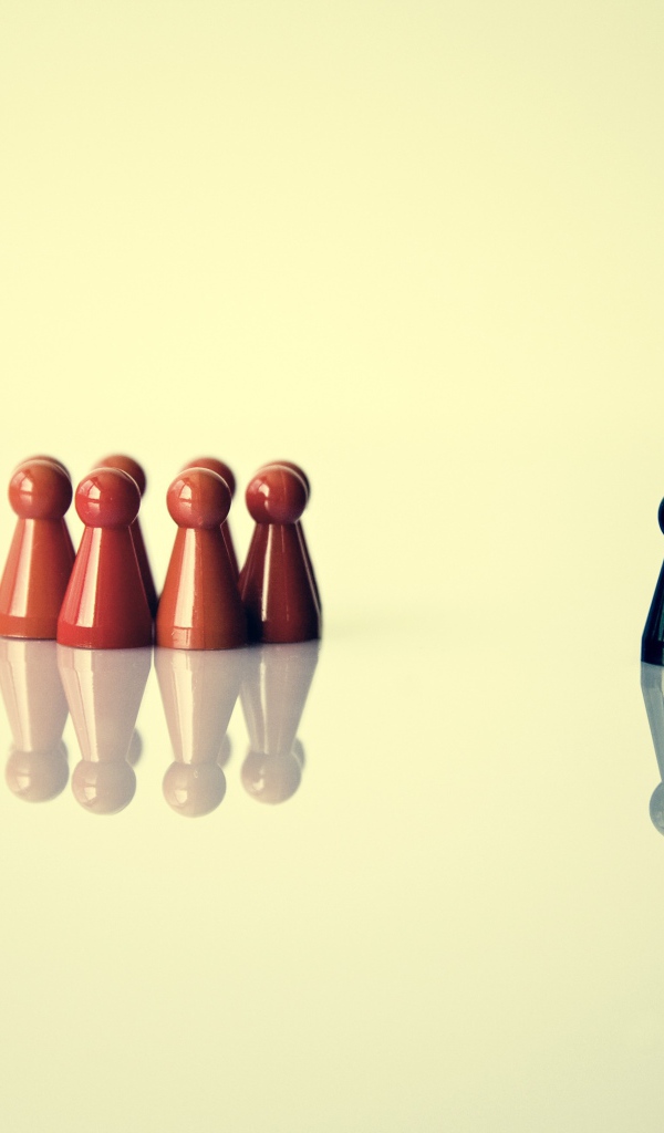 Разные пешки, светлый фон