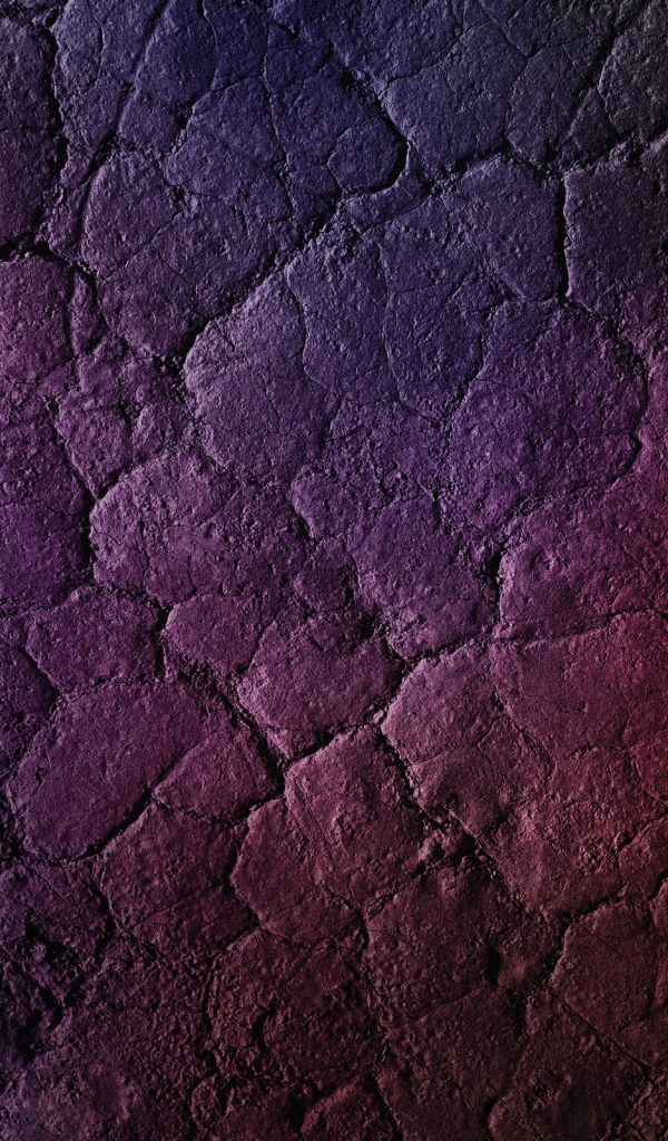 Фиолетово розовая сухая земля