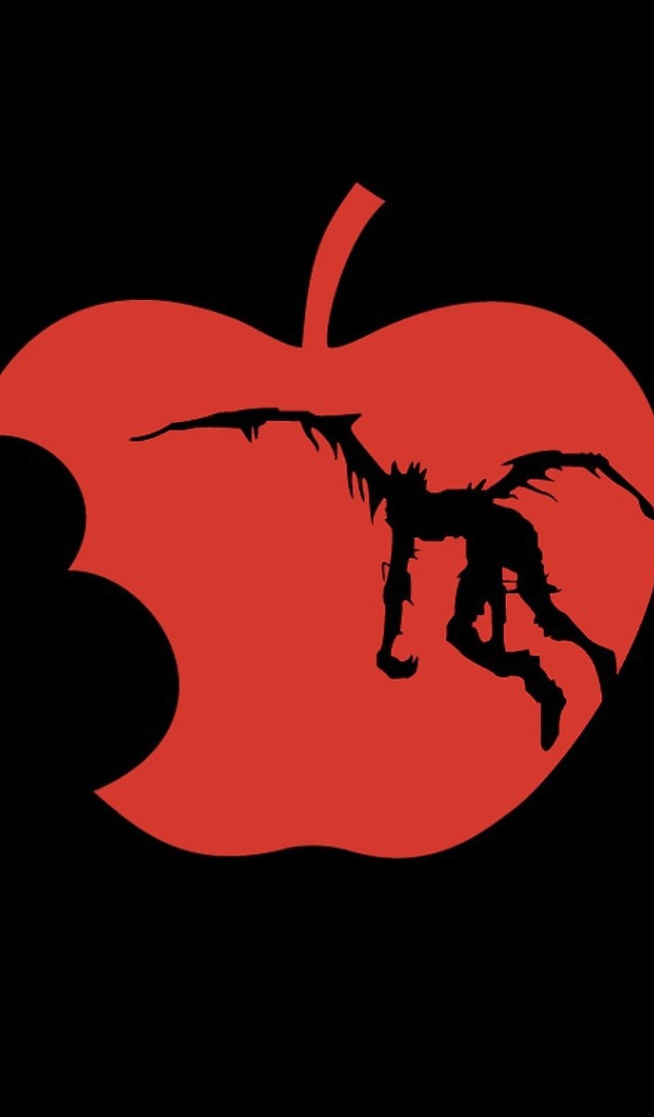 Испорченное красное яблоко, черный фон