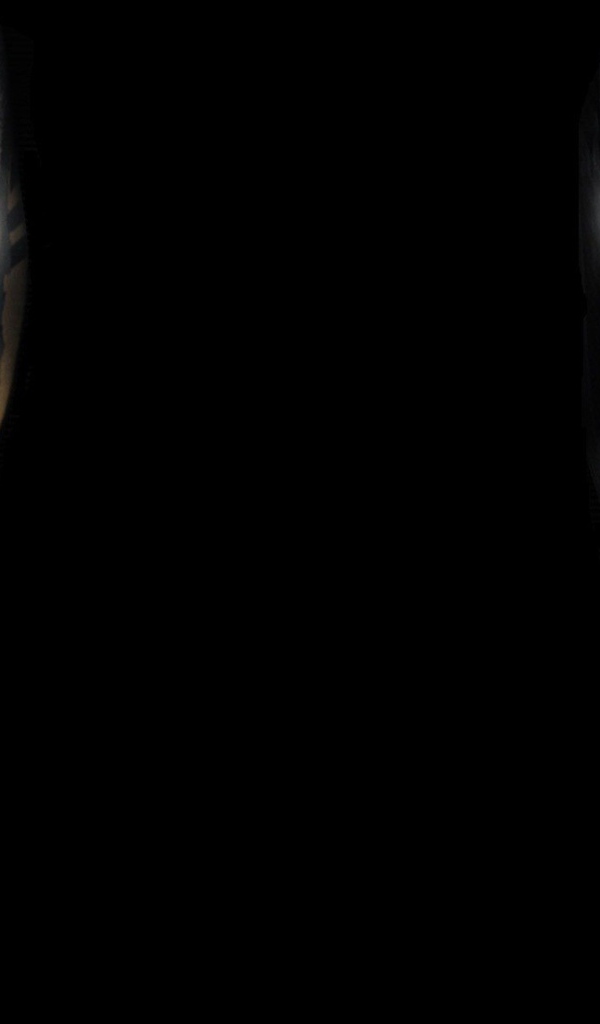 Два лица в масках, черный фон