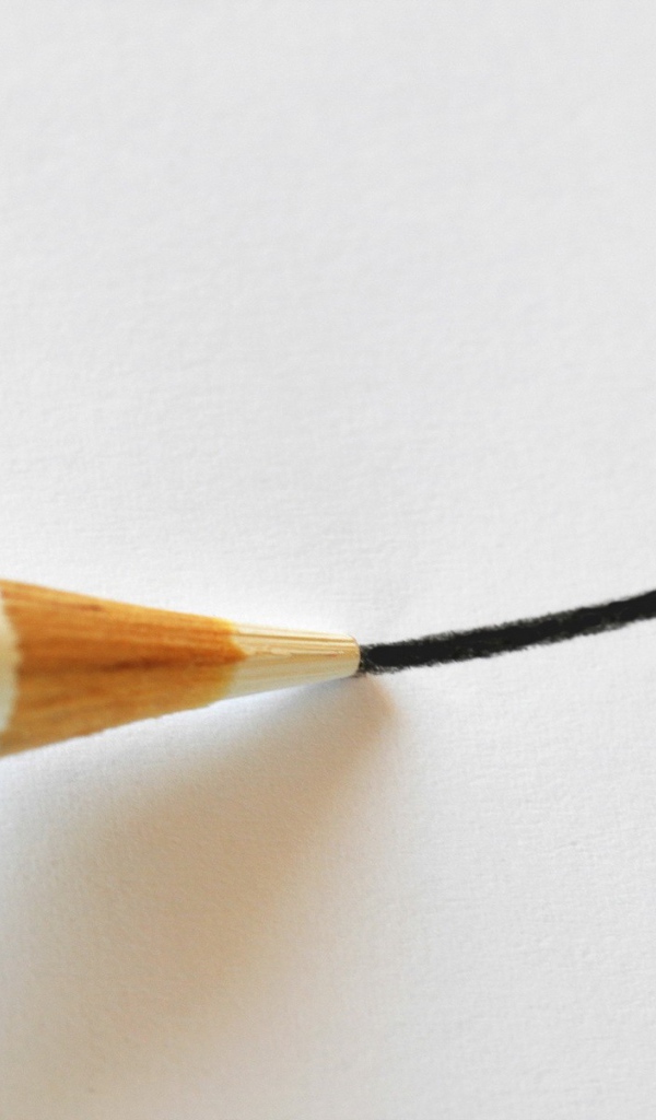 Белый карандаш рисует черную линию