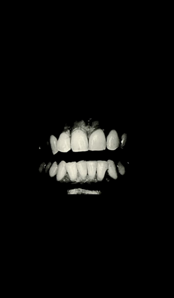 Белые зубы, черный фон