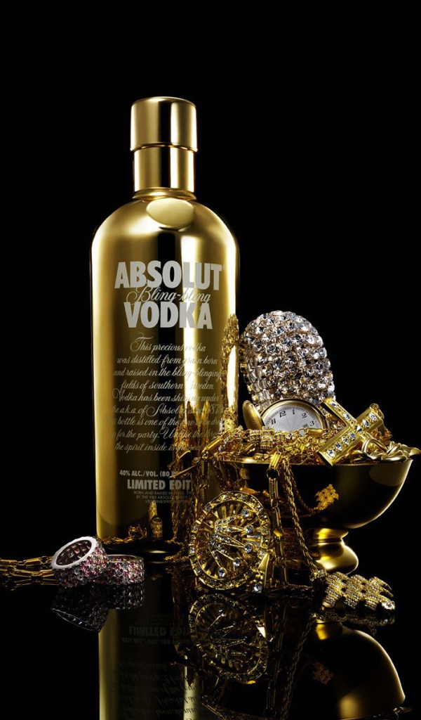 Золотая бутылка водки Absolut