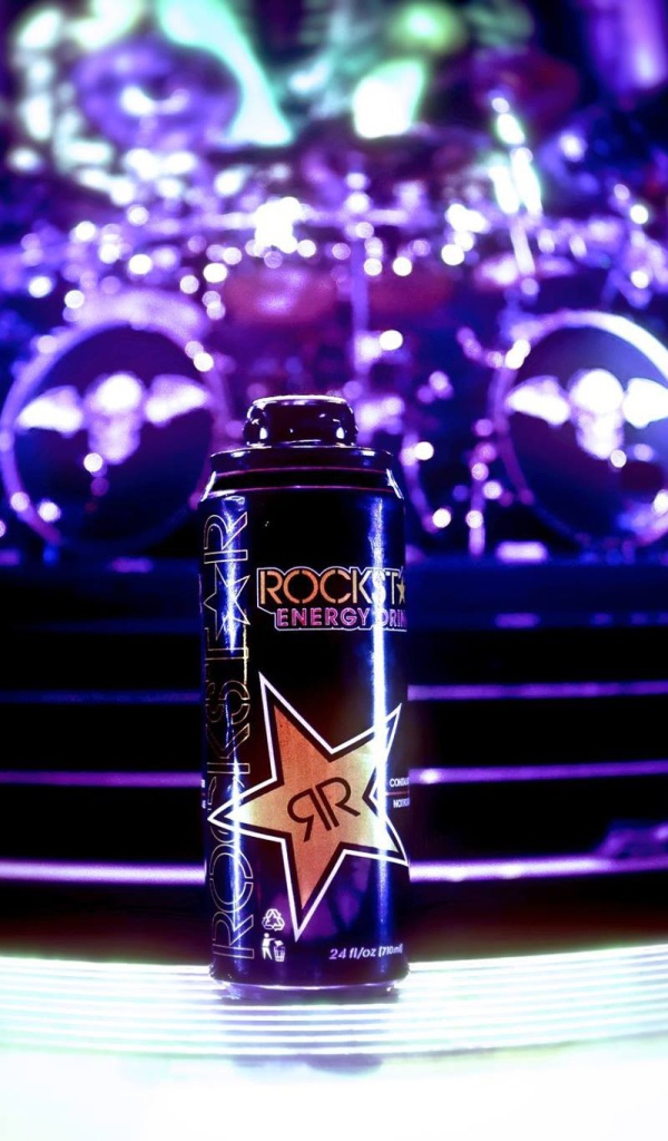 Банка с напитком Rockstar