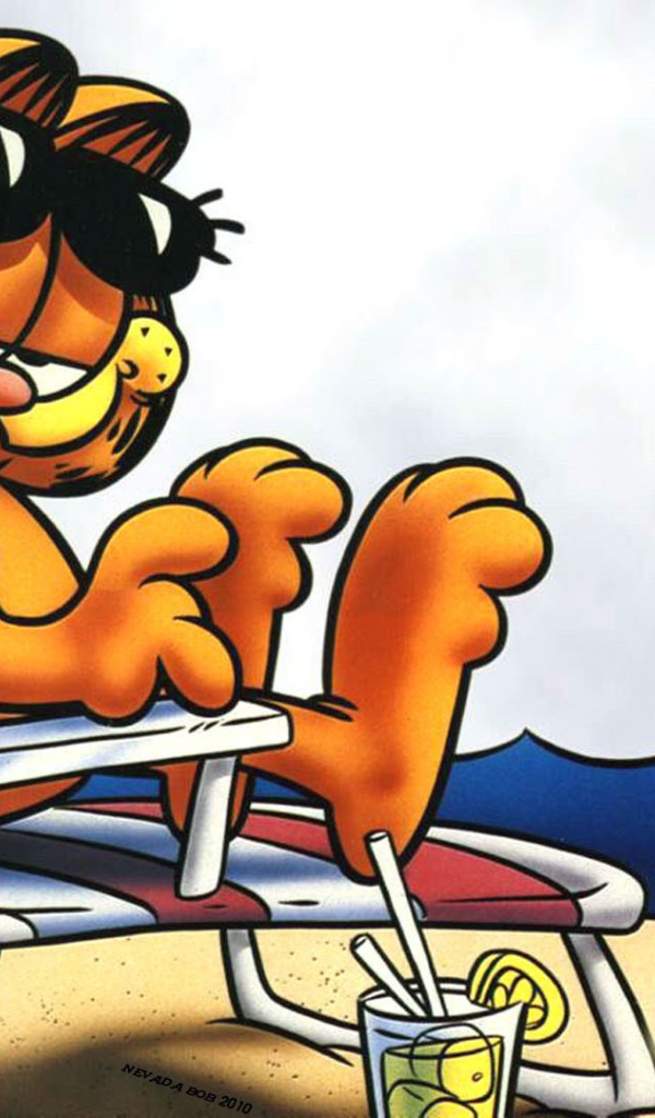 Гарфилд загорает на пляже