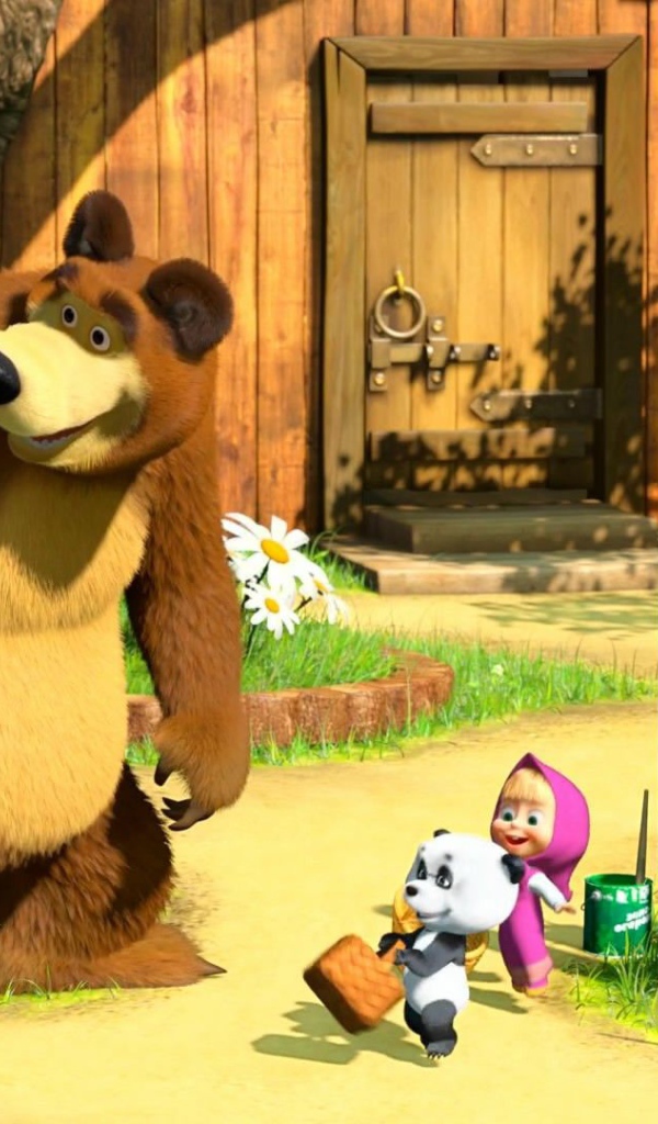 Маша и медведь у дома