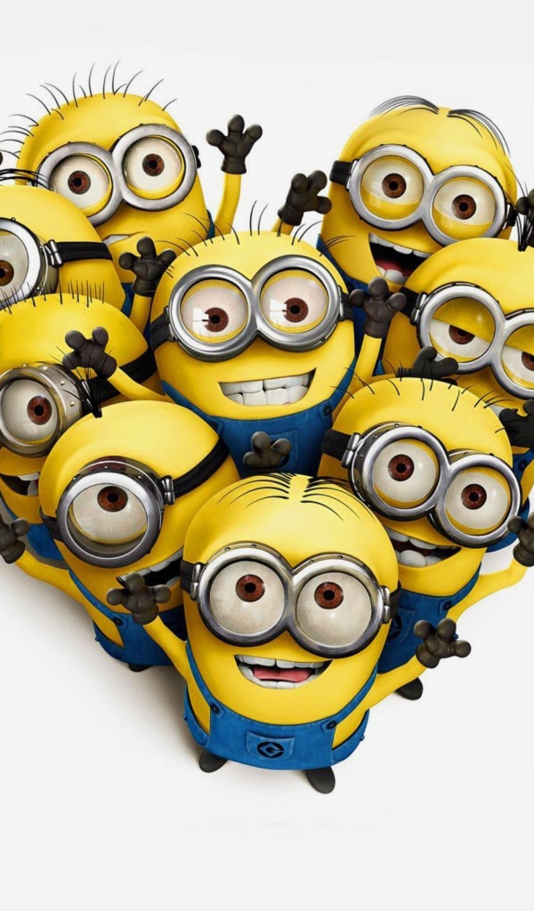 Миньоны стоят в форме сердца