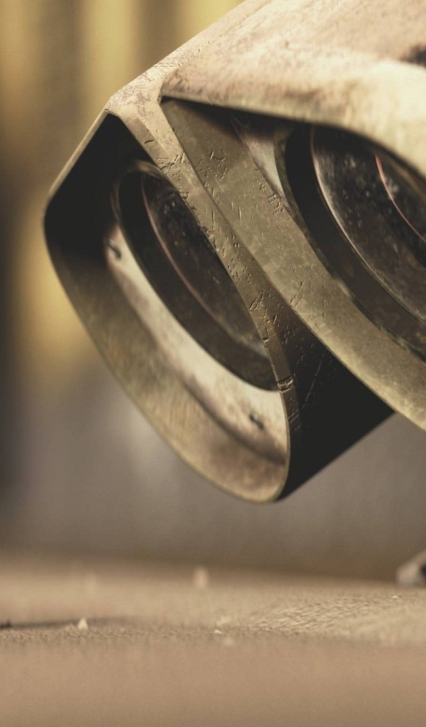 Робот смотрит на таракана, мультфильм