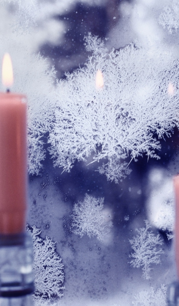 Зимний узор на стекле