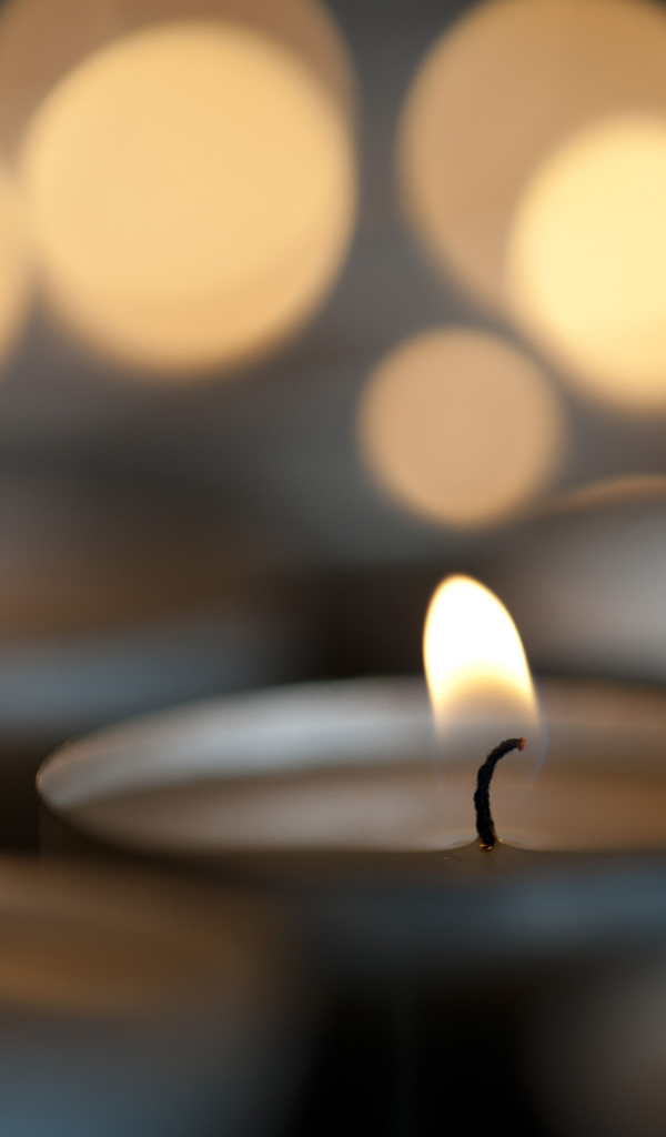 Огонь праздничных свечей
