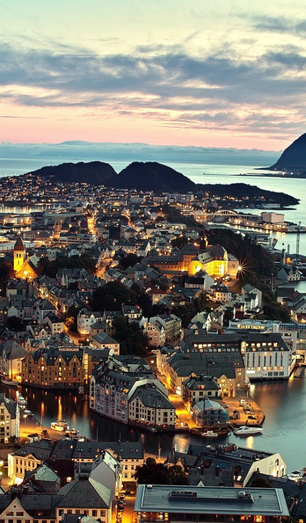 Олесунн - город на побережье, Норвегия