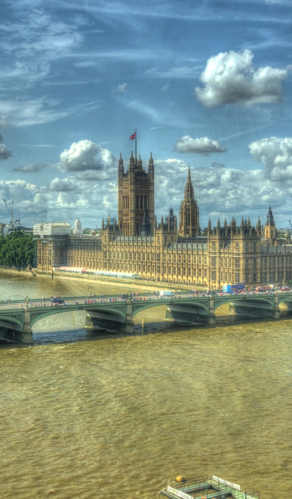 Коричневая вода в Темзе, Лондон