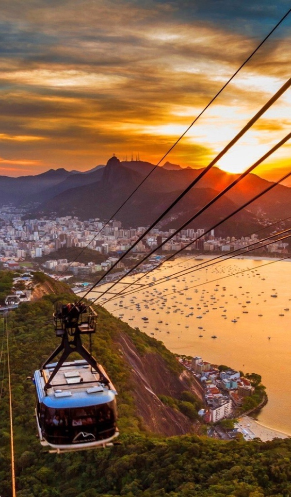 Канатная дорога над холмами в Рио
