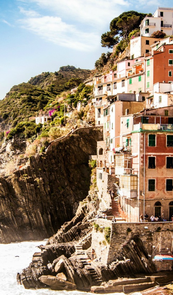 Город на берегу моря Риомаджоре, Италия