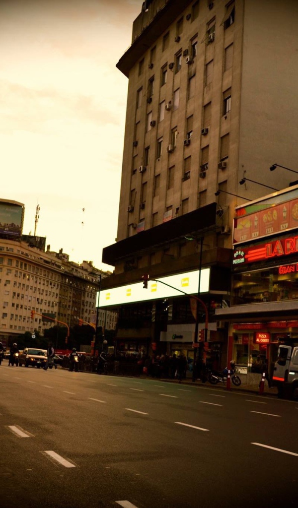 Городская улица Буэнос-Айреса