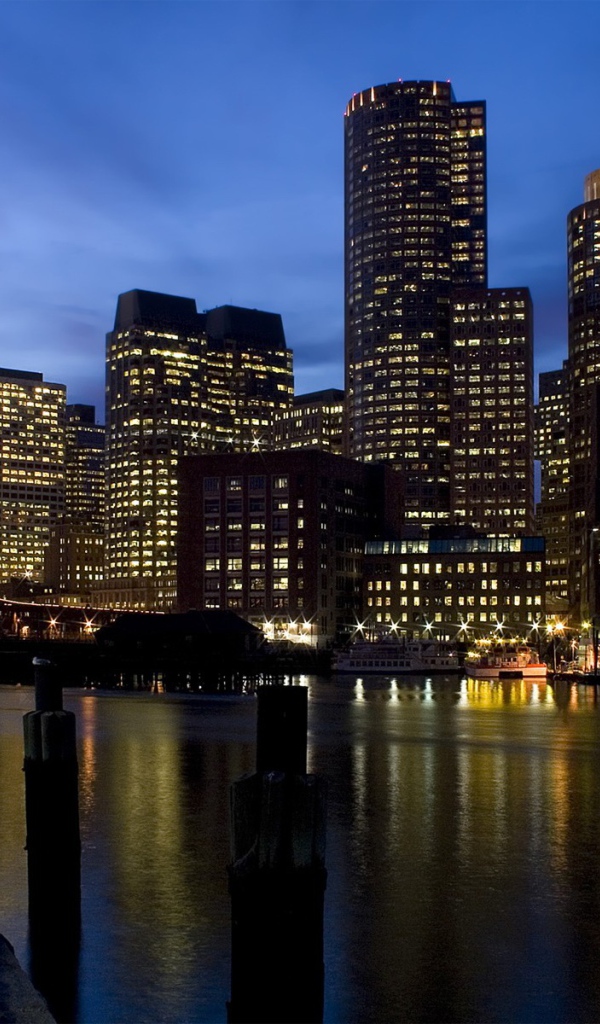 Набережная ночного города