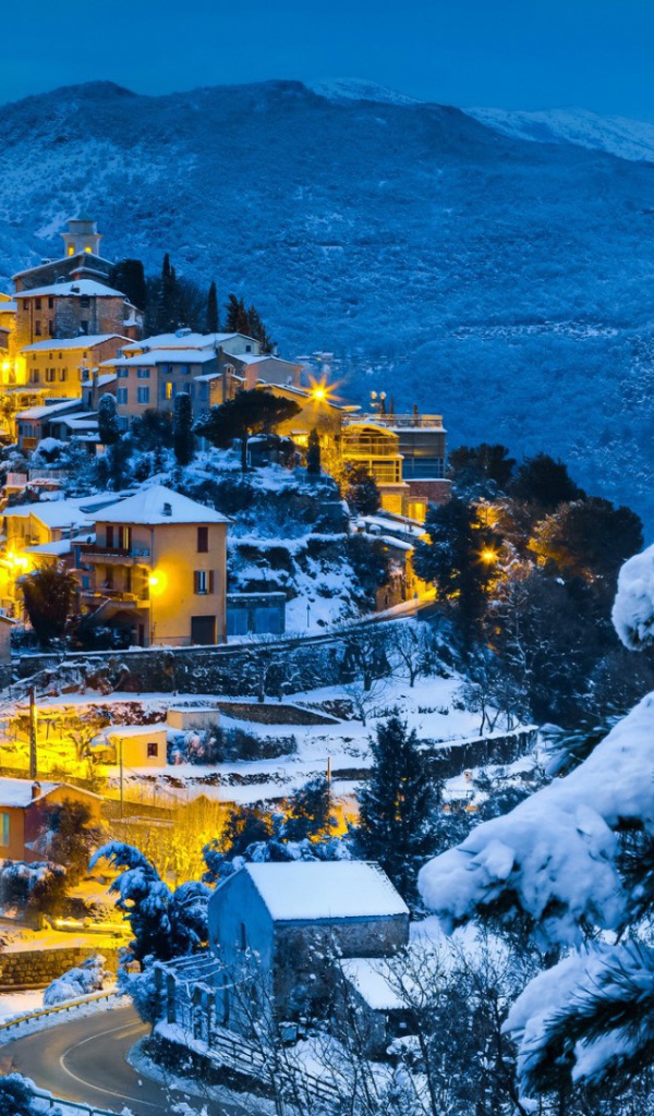 Европейский городок на холме