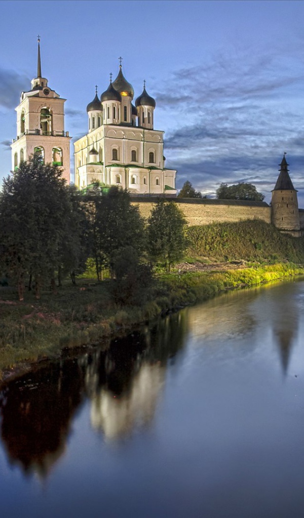 Вечерний город Псков