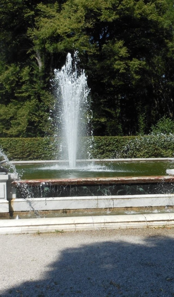Фонтан в парке, Германия