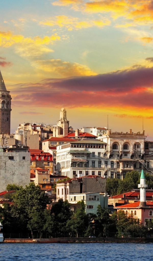 Галатская башня на холме над Стамбулом