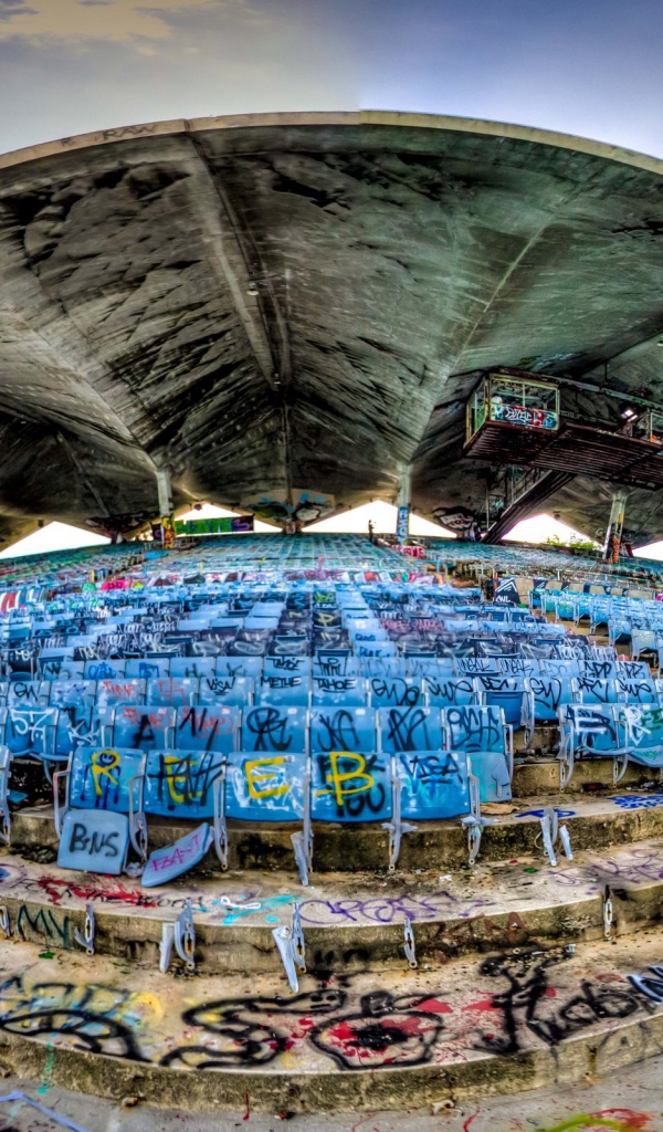 Граффити на городском стадионе