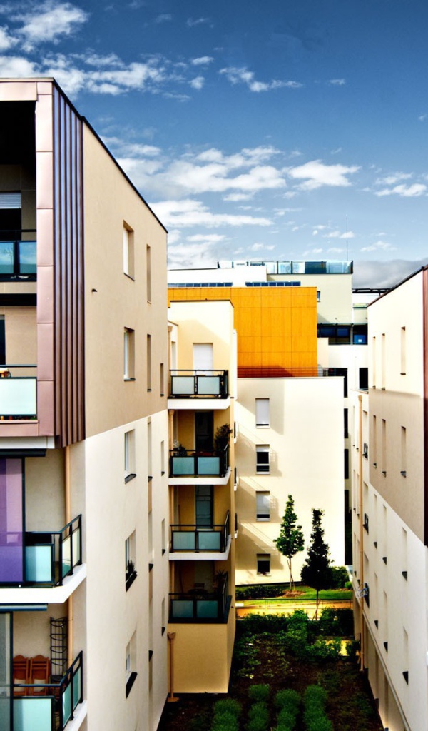 Дома в спальном районе города