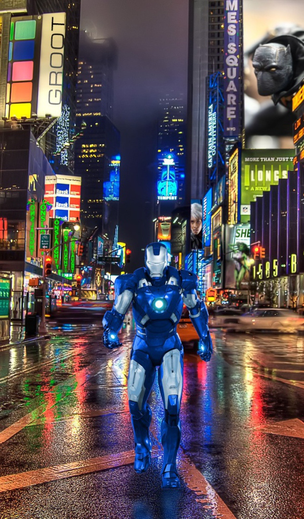 Железный человек идет по Нью-Йорку