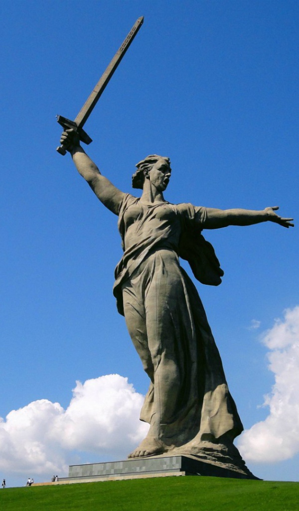 Монумент Родина-мать в Волгограде