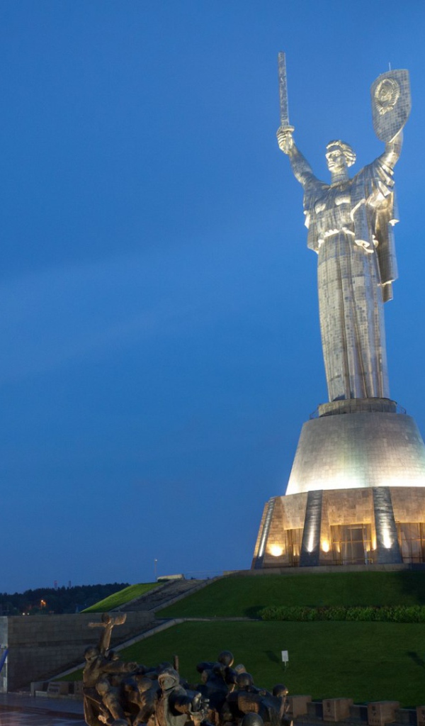 Монумент Родина-мать в Киеве