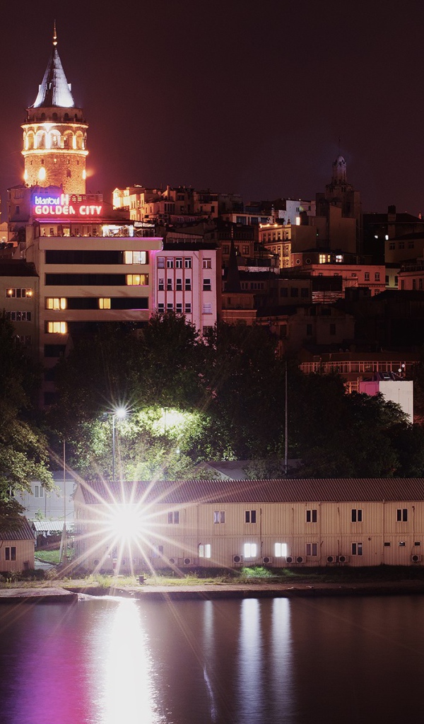 Ночная подсветка Галатской башни