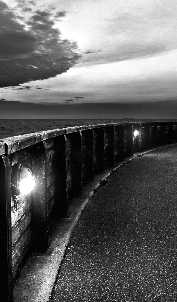 Ночные огни на набережной