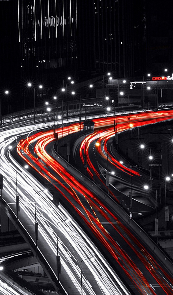 Ночное движение на мосту