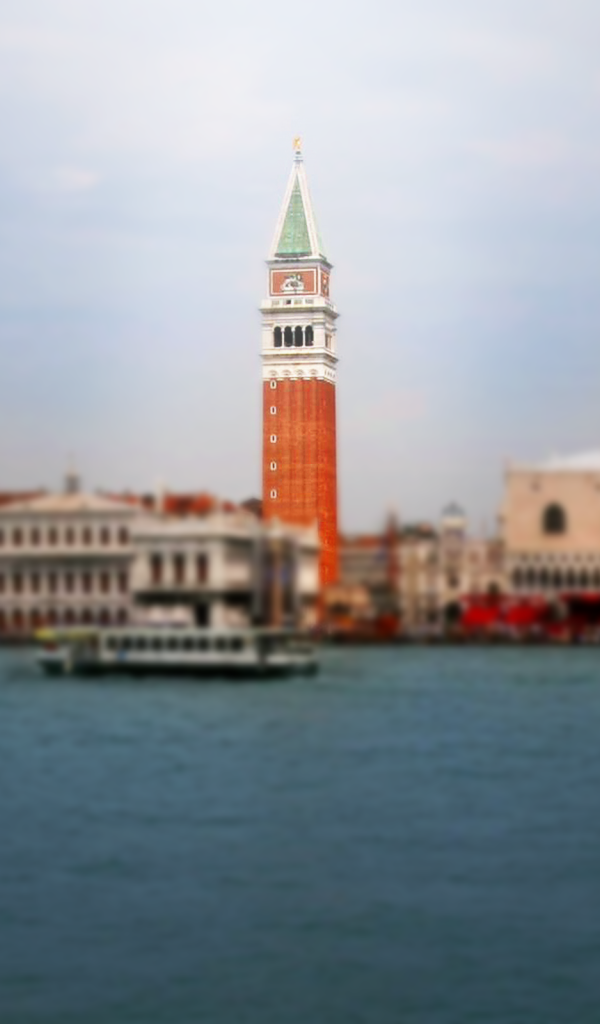 Оранжевая башня в Венеции