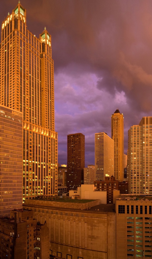 Оранжевая подсветка небоскребов Чикаго
