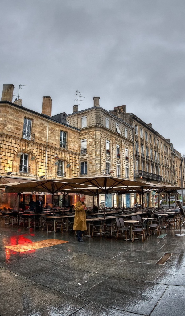 Фото городской площади через линзу рыбий глаз