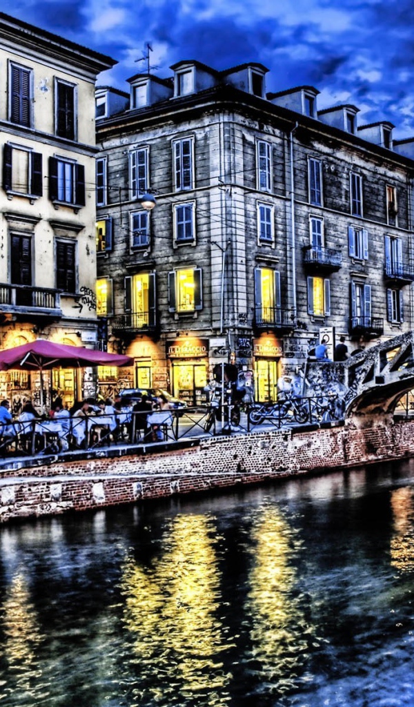 Набережная в старинном городе, фото HDR