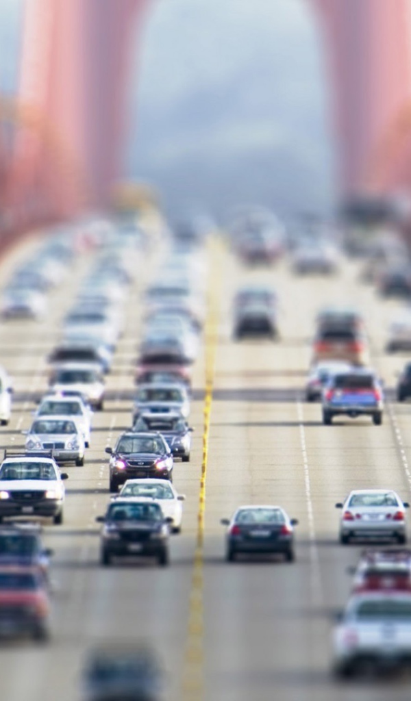 Автомобильное движение на мосту в Сан-Франциско