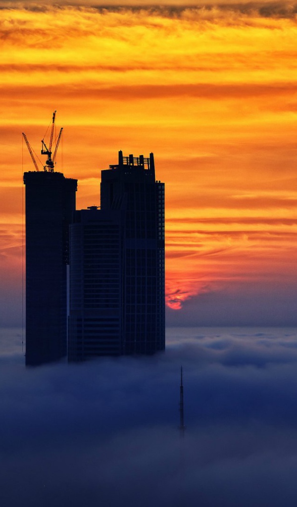 Небоскребы выше облаков в Дубай, ОАЭ