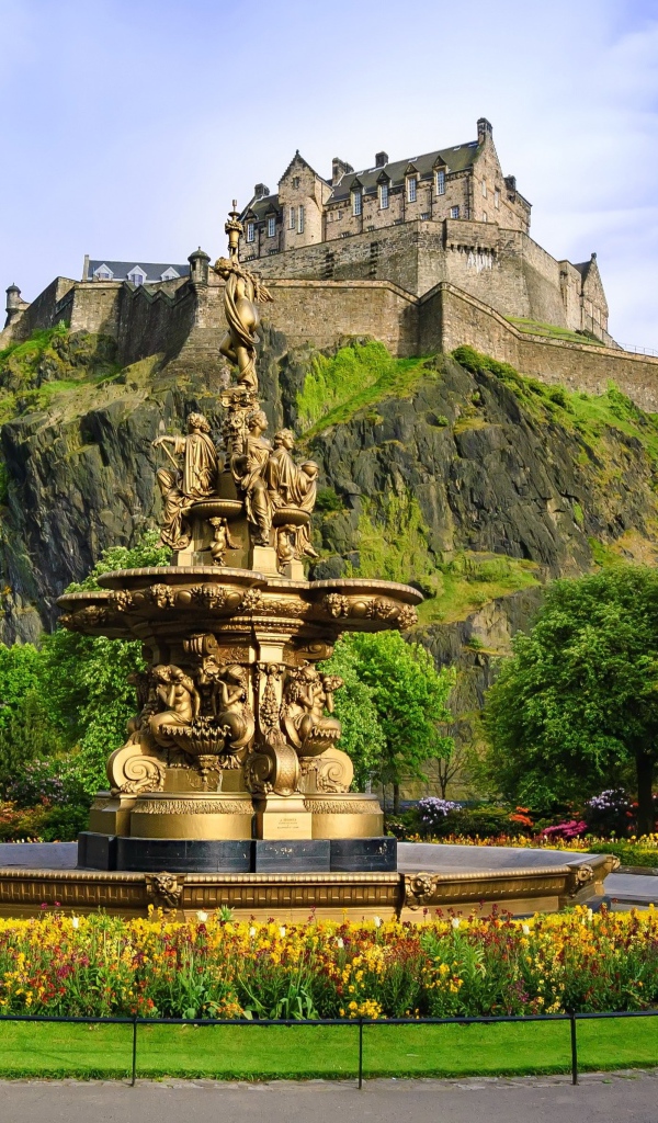 Статуя в городе Эдинбург